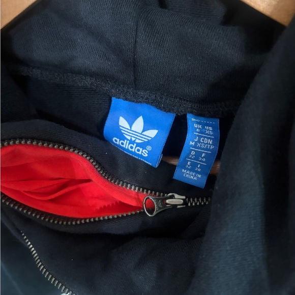 Rare Adidas Berlin Black Sleeveless Hoodie with White Stripes and zipper hood.XS - Picture 7 of 10